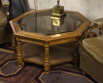 Oktogonální konferenční stolek z masivního dubu Oktogonální konferenční stolek z masivního dubu